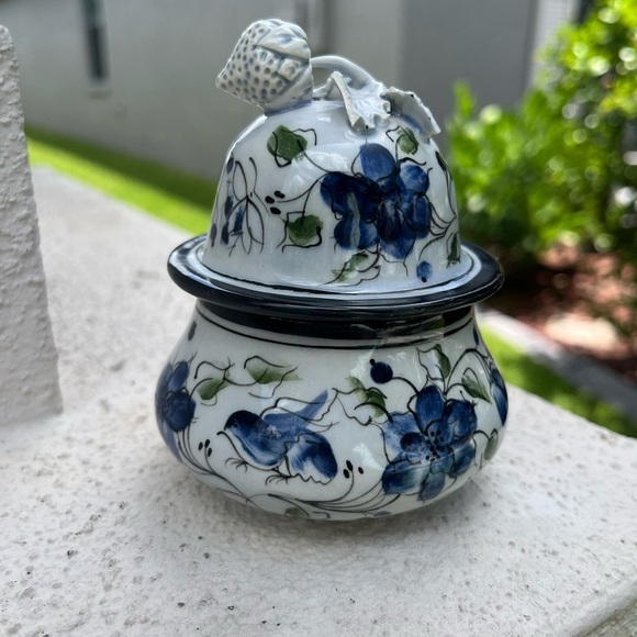 Hand Painted Blue Floral Ceramic Jam Jar with Strawberry Lid – Vintage 1997 - Picture 15 of 15